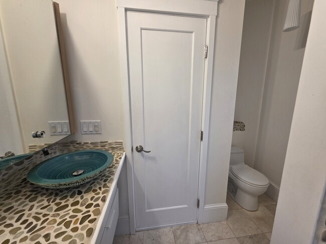 Building Photo - 175 Vasquez Ave