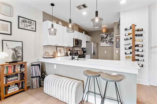 Building Photo - 908 Nueces St