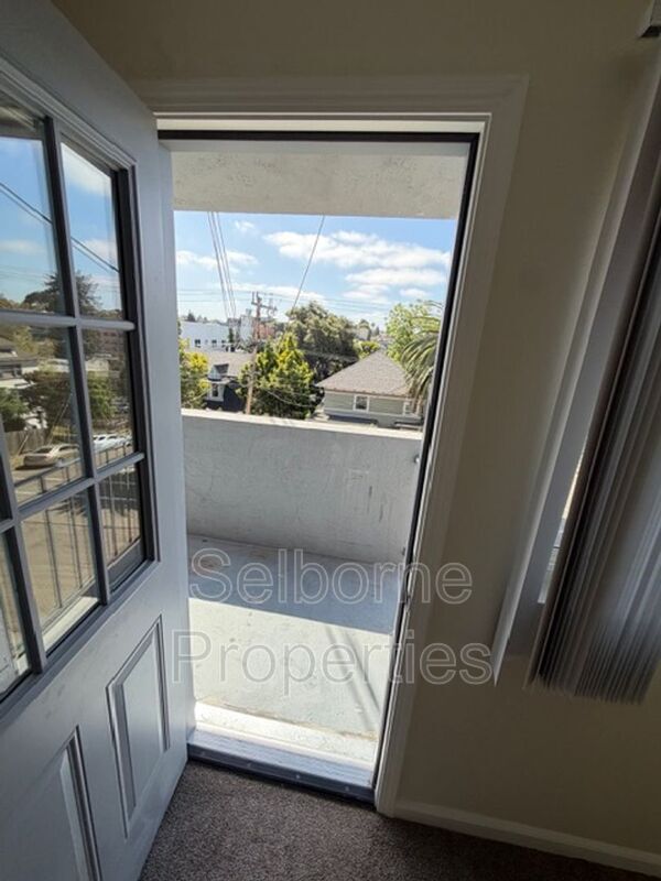 Building Photo - 407 Fairmount Ave