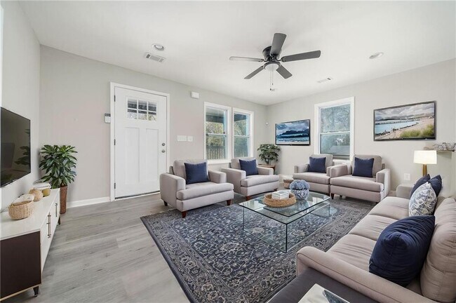 Building Photo - 665 S Eugenia Pl NW