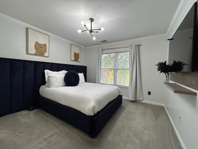 Building Photo - 2535 Village Creek Landing SE