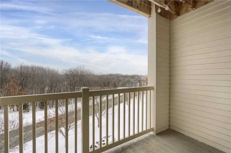 Building Photo - 1321 Lake Dr W