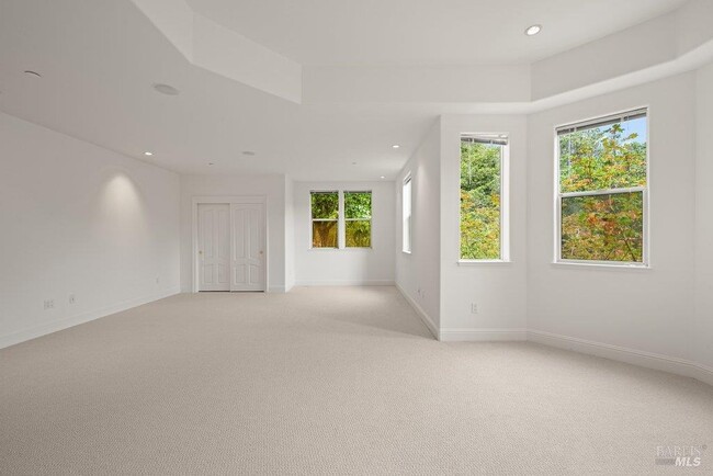 Building Photo - 10 Warrens Way