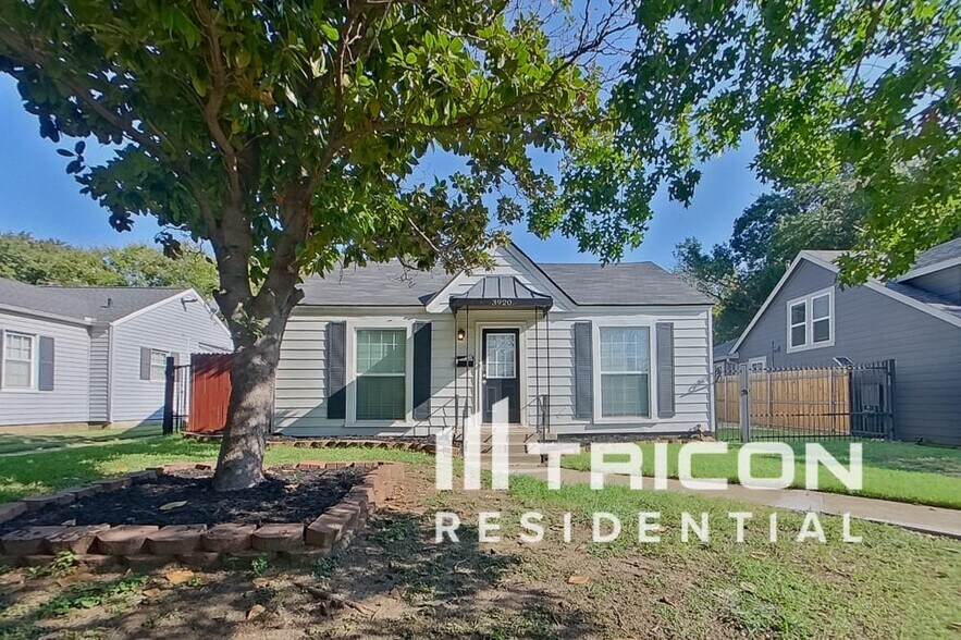 Primary Photo - 3920 Calmont Ave