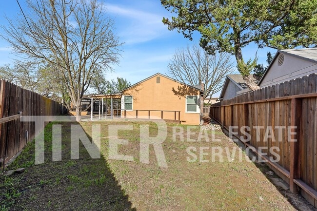 Building Photo - 2416 60th St