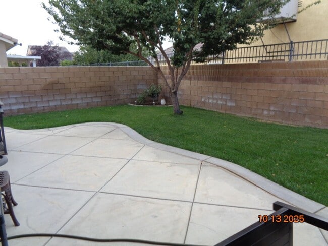 Building Photo - Immaculate One Story Home Offering 1989 sq. ft.