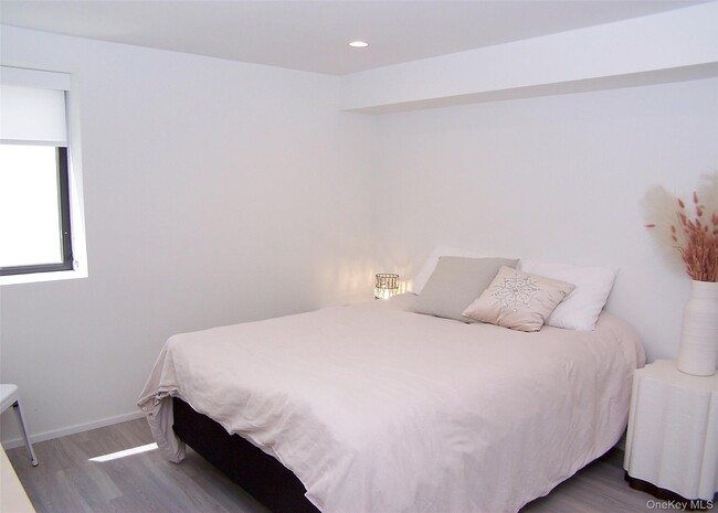 Building Photo - 47 School St