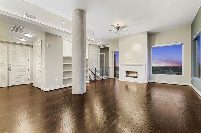 Building Photo - 214 Barton Springs Rd