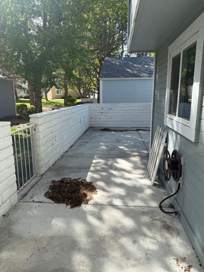 Building Photo - Crystal Lake Home For Rent