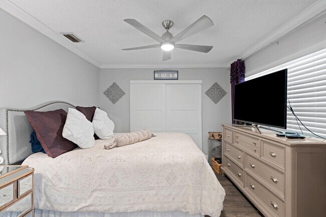 Building Photo - 5400 Poppy Pl