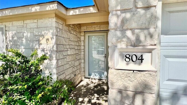 Building Photo - 2037 Rachel Ln