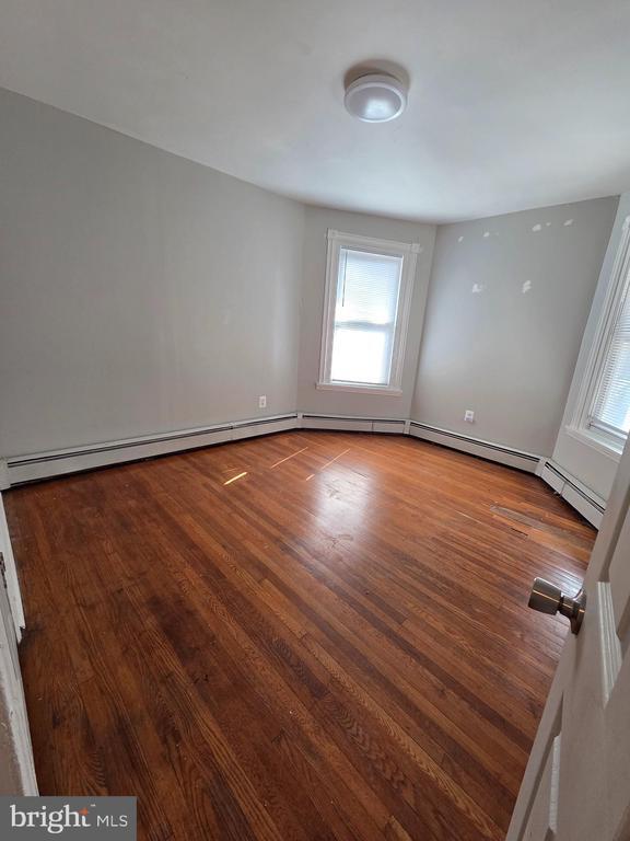 Building Photo - 604 W 20th St