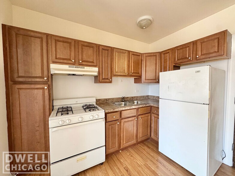 Building Photo - 2606 N Kimball Ave