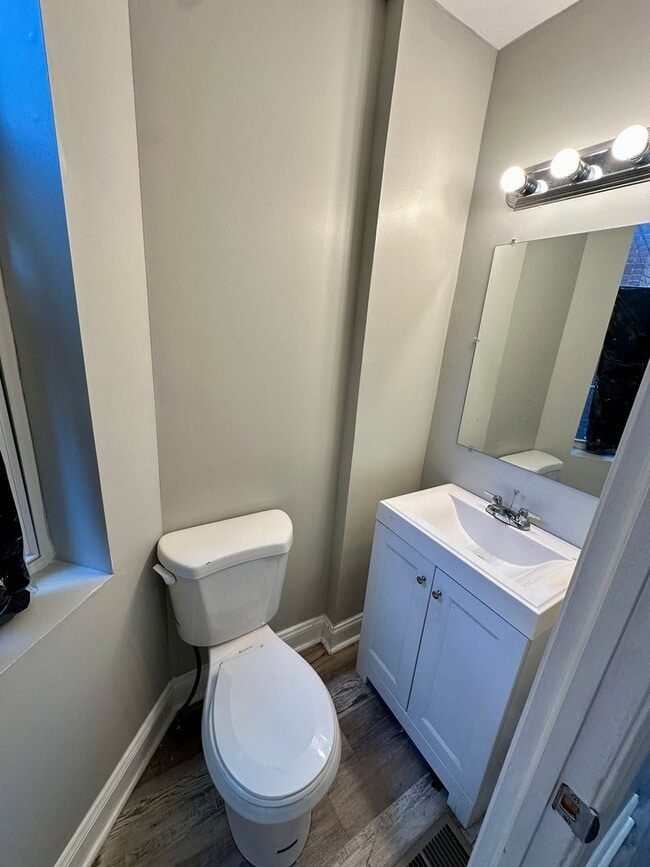 Building Photo - Fully renovated 3 bedroom, one and a half ...