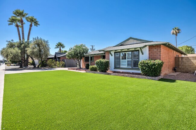 Building Photo - Lovely Old Town Scottsdale rental with private pool!