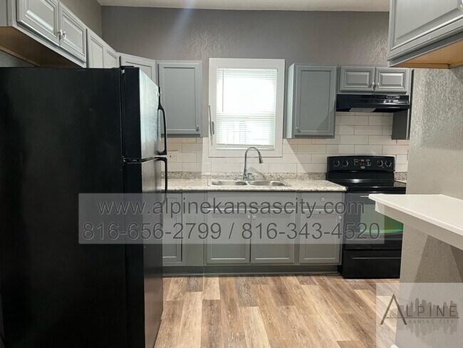Building Photo - Updated NE Home!