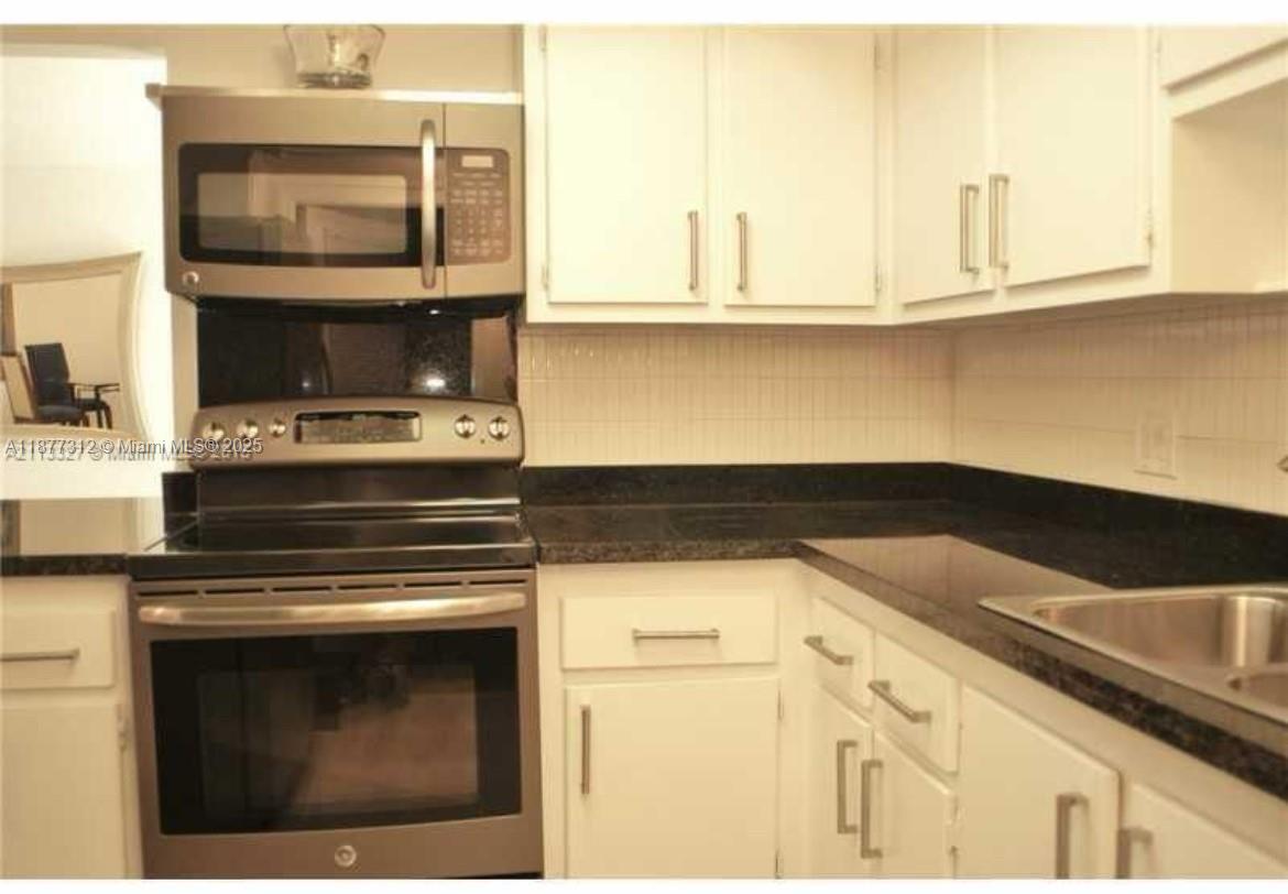 Building Photo - 2451 SW 82nd Ave
