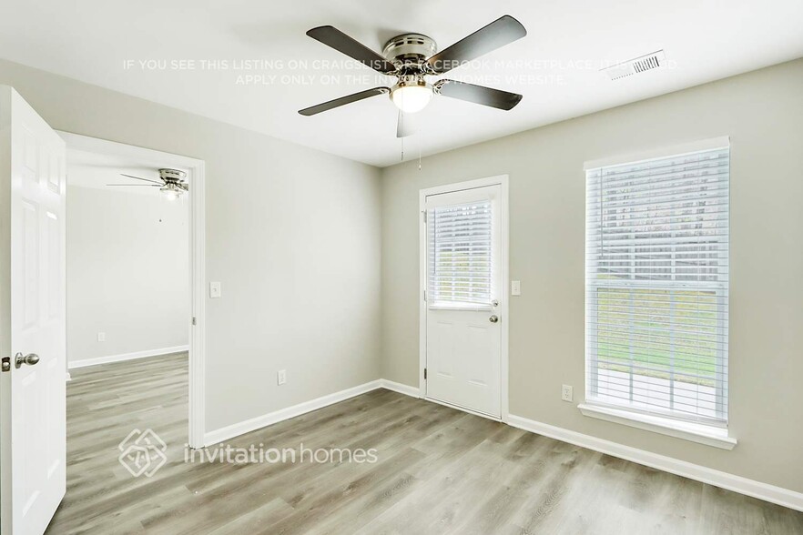 Building Photo - 5000 Buckeye Pl