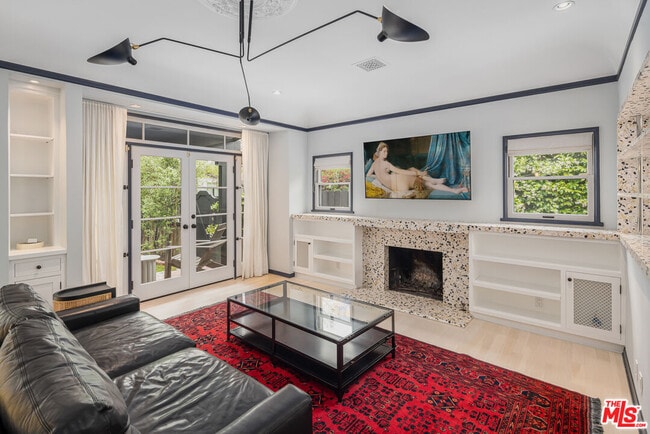 Building Photo - 381 Huntley Dr