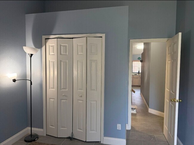 Building Photo - 4 BED / 2 BATH / 2 CAR GARAGE - ORLANDO (HUNTER'S CREEK)