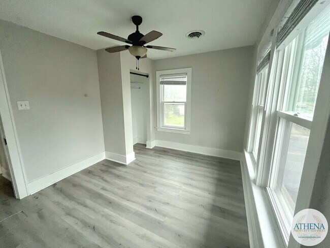 Building Photo - 5 Bedroom / 2 Bath House - NEAR SEMO's CAMPUS