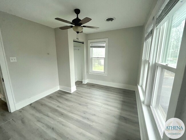 Building Photo - 5 Bedroom / 2 Bath House - NEAR SEMO's CAMPUS, W/D & LAWN CARE INCLUDED
