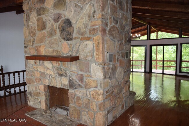 Building Photo - 289 Dark Hollow Rd N