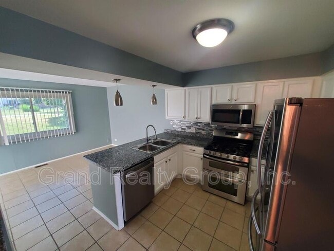 Building Photo - 1046 Cumberland Ct