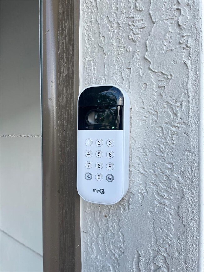 Building Photo - 2600 SE 25th St