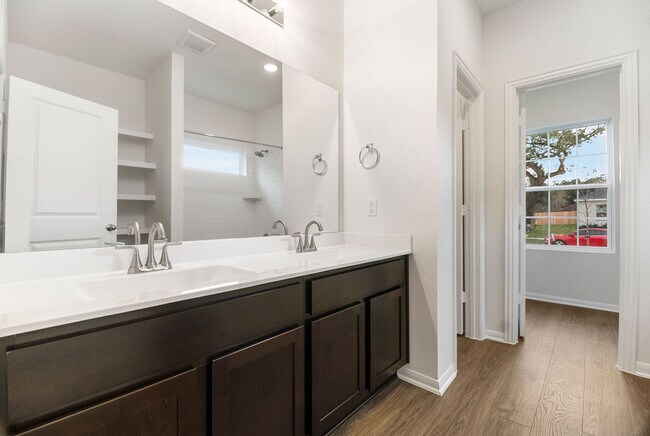 Building Photo - 405 Magnolia Ln