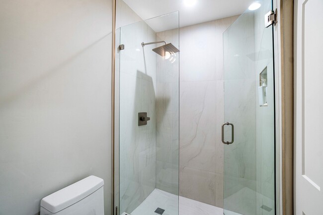 Building Photo - 2717 N Ocean Blvd