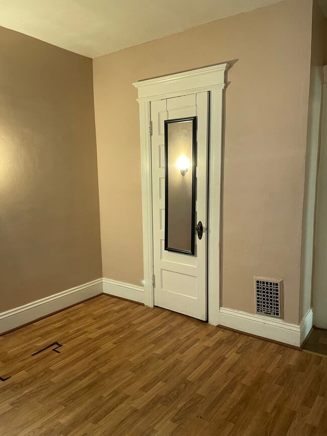 Building Photo - 420-422 Douglas Street