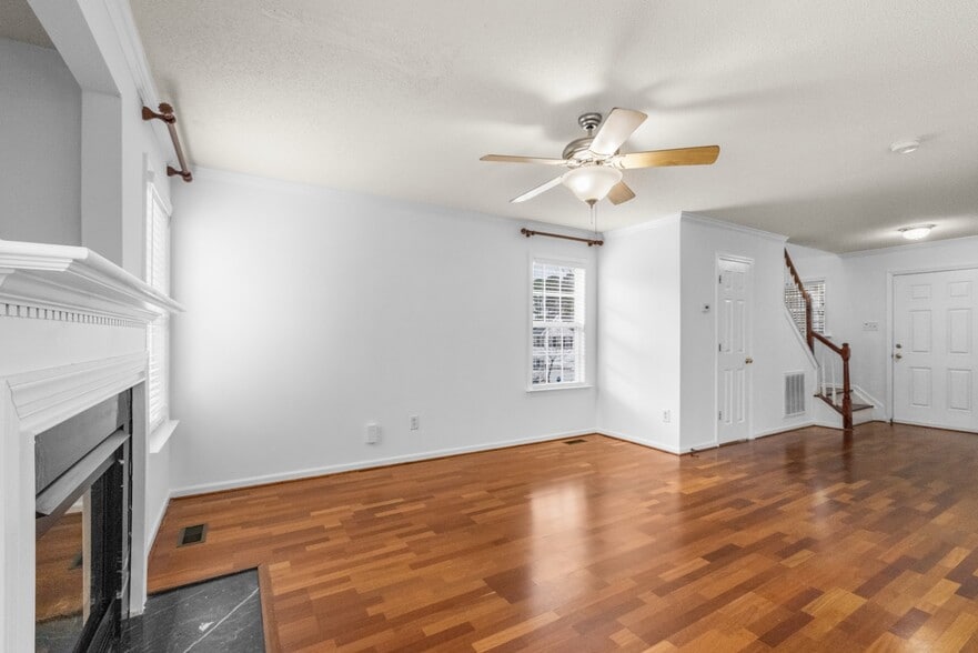 Building Photo - 129 Kellerhis Dr