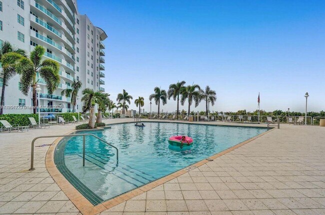 Building Photo - 7900 Harbor Island Dr