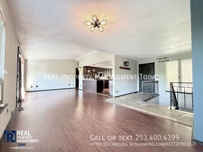 Building Photo - 1531 Vista Dr