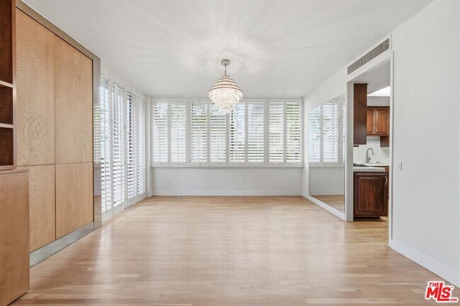 Building Photo - 211 S Spalding Dr