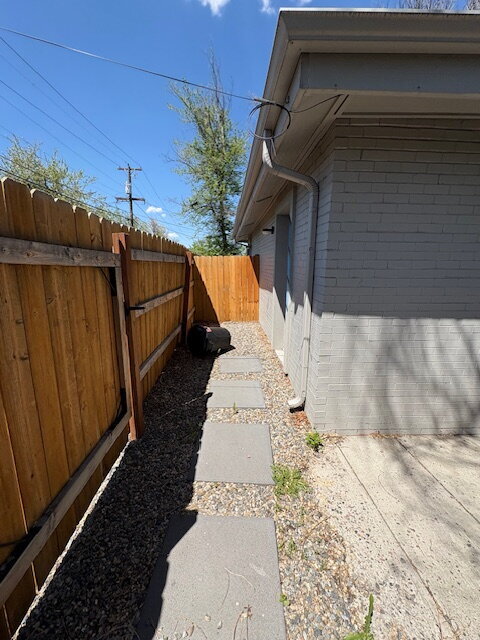 Building Photo - Beautiful Ground Level 2 Bedroom in Lakewood w/ In-Unit W/D!- Pets Welcome!