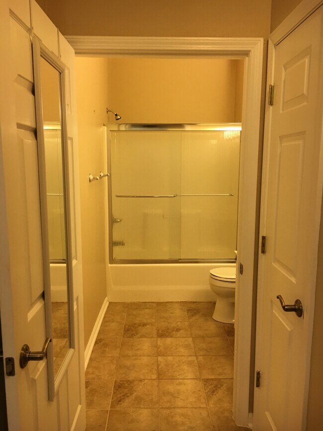 Building Photo - 1302 River Oaks Dr