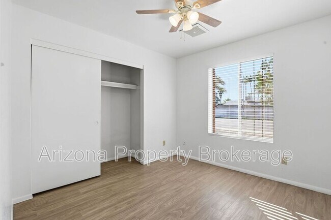 Building Photo - 1636 W Wescott Dr