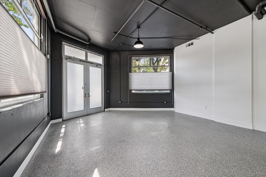 Building Photo - 3960 Adeline St