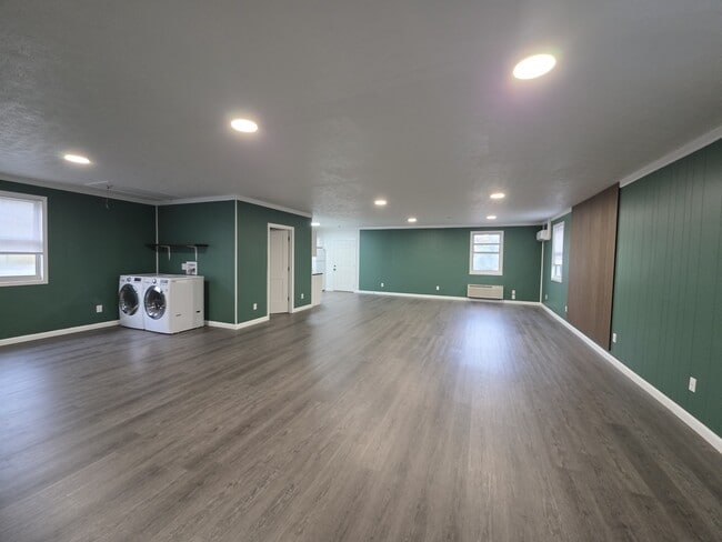 Building Photo - 105 Becky Dr