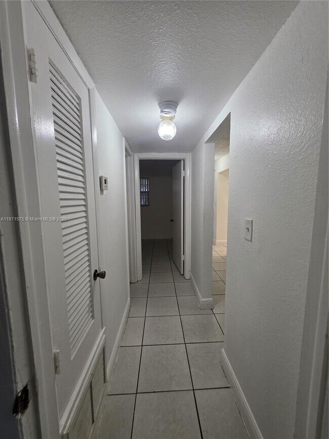 Building Photo - 17255 SW 95th Ave