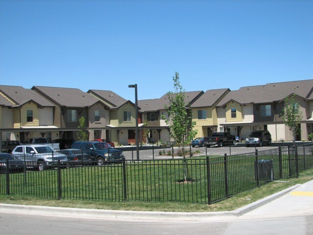 Building Photo - 1576 W Deer Crest St