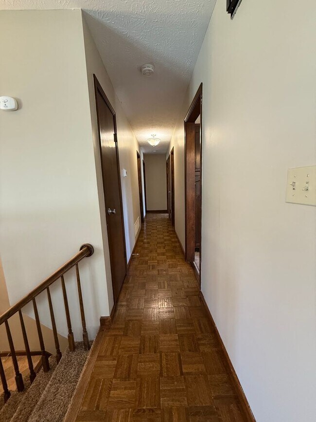 Building Photo - 3 BR / 3 BA Single-family home near Ellettsville