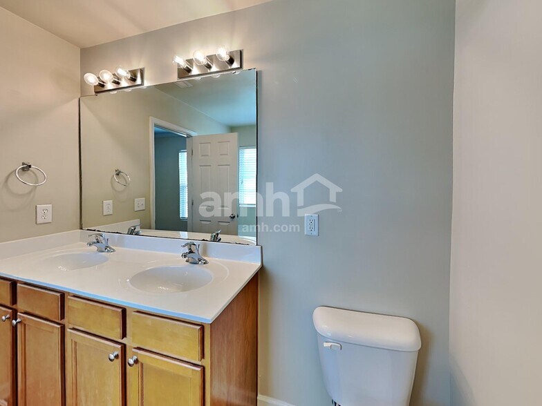 Building Photo - 8018 McKee Dr