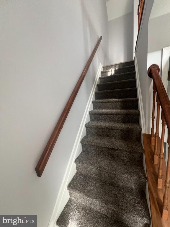 Building Photo - 3325 Midland Ct