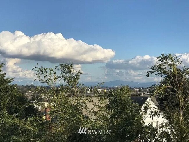 Building Photo - 2Bd/2Ba Seattle Condo