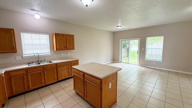 Building Photo - SOUTHEAST SIDE 3 BEDROOM/2 BATH RANCH AVAILABLE NOW!
