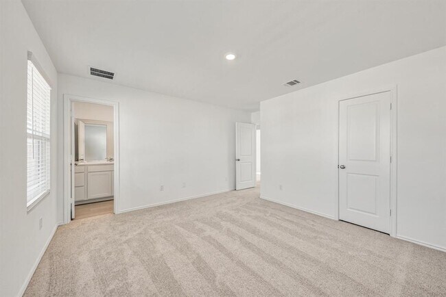 Building Photo - 367 Keefer