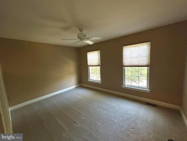 Building Photo - 3879 Charter Club Dr